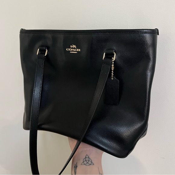 Coach Handbags - Coach Black Pebbled Leather Tote